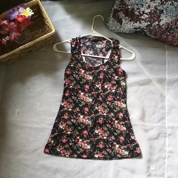 BLACK floral tank top - Picture 1 of 5